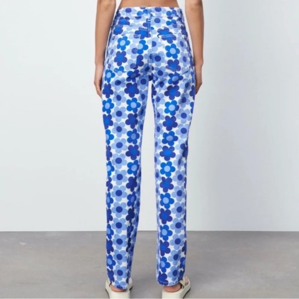 ZARA Blue/White High Waisted Straight Leg Floral Print Jeans size 6 EUC - Picture 2 of 11